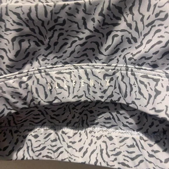 𝅺NEW With Tag Allfenix Zebra Print Sports Bra Size Small - Picture 4 of 4